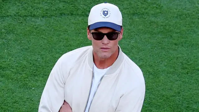 Video thumbnail for Tom Brady Critiques NFL Wide Receivers on New Heights Podcast