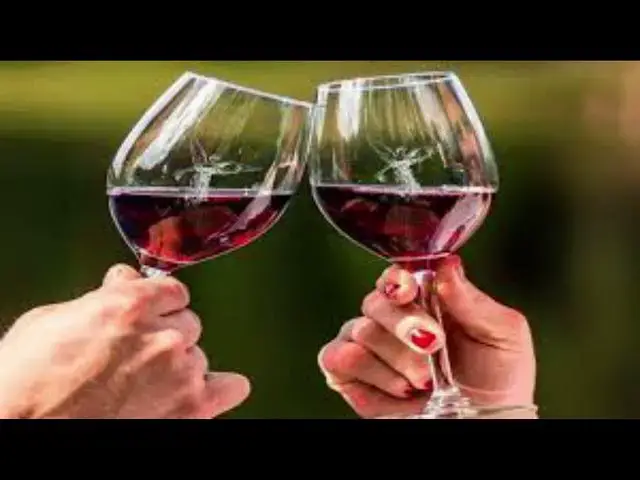 Video thumbnail for Are There Health Benefits to Drinking Red Wine?