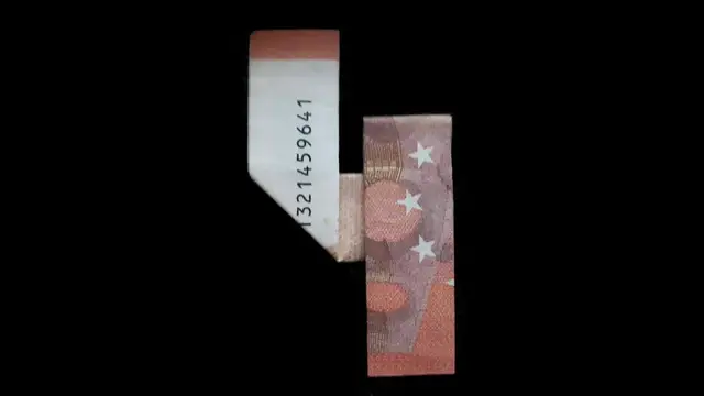 'Video thumbnail for Geldgeschenk: Zahl 4 aus einem Geldschein falten - 4 aus Geld falten - Geburtstag - Jubiläum'