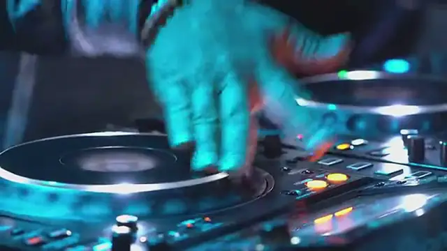 'Video thumbnail for Solid DJ Skills of Person Showing off'