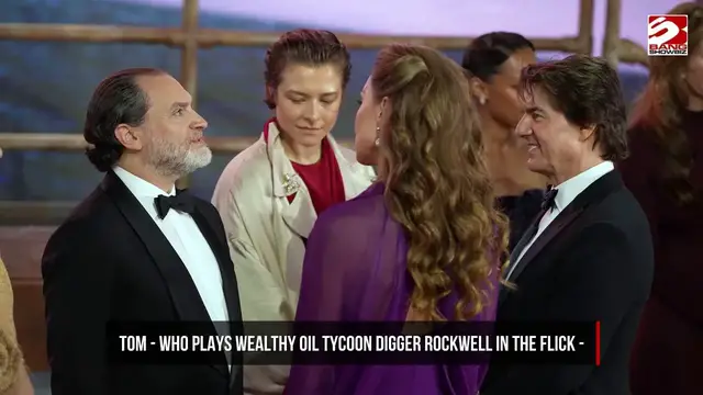 Video thumbnail for Tom Cruise looks sharp as he attends Digger premiere.