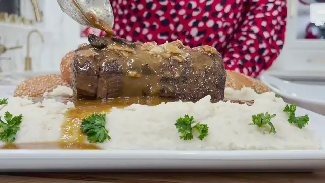 'Video thumbnail for Carne Mechada con Gravy ¡Sin Horno!  al vino tinto'