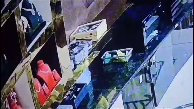 Video thumbnail for India: Rat Caught on CCTV 'Stealing' ₹10 Lakh Jewellery from Karnataka Store.