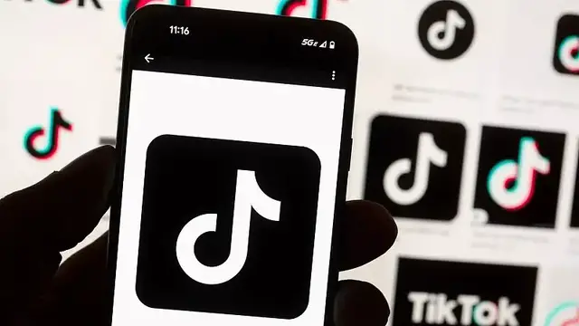 'Video thumbnail for White House opens TikTok account despite upcoming ban'