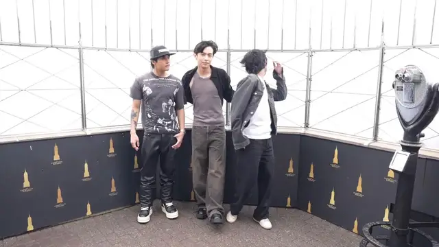 Video thumbnail for Members of P-Pop boy band visit Empire State Building 2.