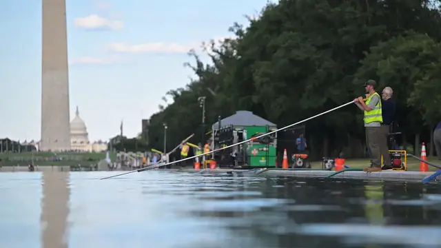 Video thumbnail for US: Lincoln Memorial Reflecting Pool undergoes algae cleanup.