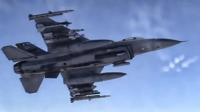 Video thumbnail for F-16 Gamblers Refueling & Going Inverted Over Afghanistan