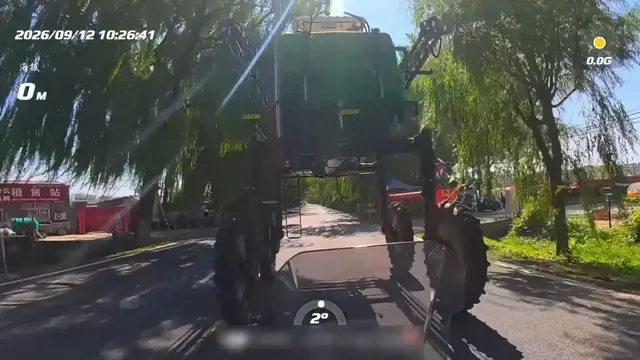 Video thumbnail for Vehicle Passes Under a High-Clearance Sprayer in Beijing