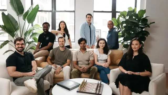 Video thumbnail for This startup is paying employees to post on LinkedIn