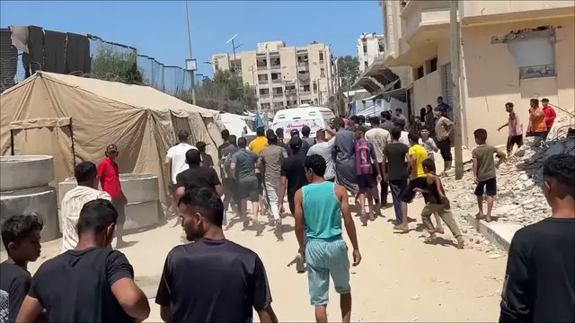 Video thumbnail for 2 Palestinians killed in Israeli strike on southern Gaza Strip residence.