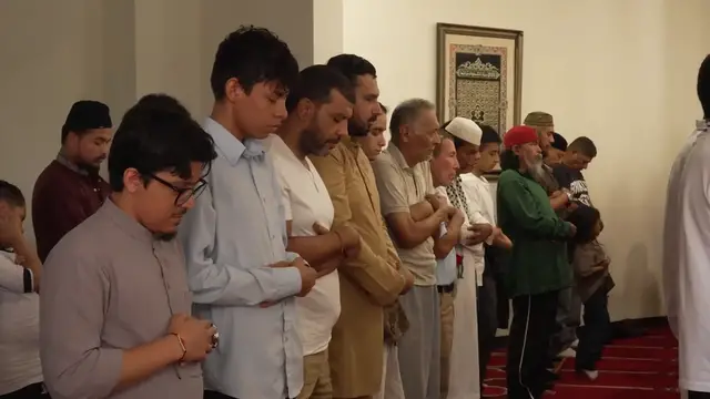 Video thumbnail for El Salvador: Muslims celebrate Eid al-Adha at Dar Ibrahim mosque in El Salvador.