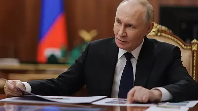 Video thumbnail for Putin calendars sell fast as Russians prepare for the new year