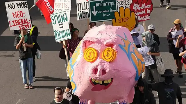 Video thumbnail for Thailand: Bangkok protesters decry IMF and World Bank, warn of destructive capitalism