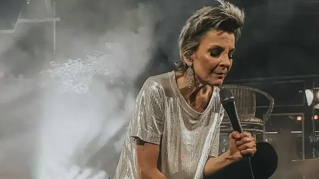 'Video thumbnail for FILHA DE LUDMILA FERBER SOLTA A VOZ E FAZ LINDA HOMENAGEM A MÃE'