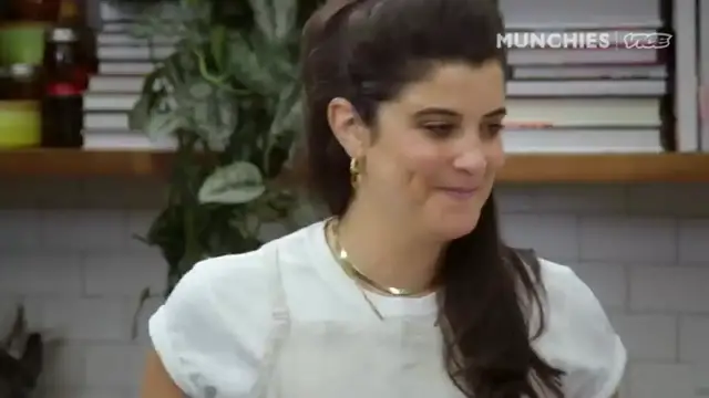 'Video thumbnail for How To Carbonate Fruit and Make Crunchy Honey'