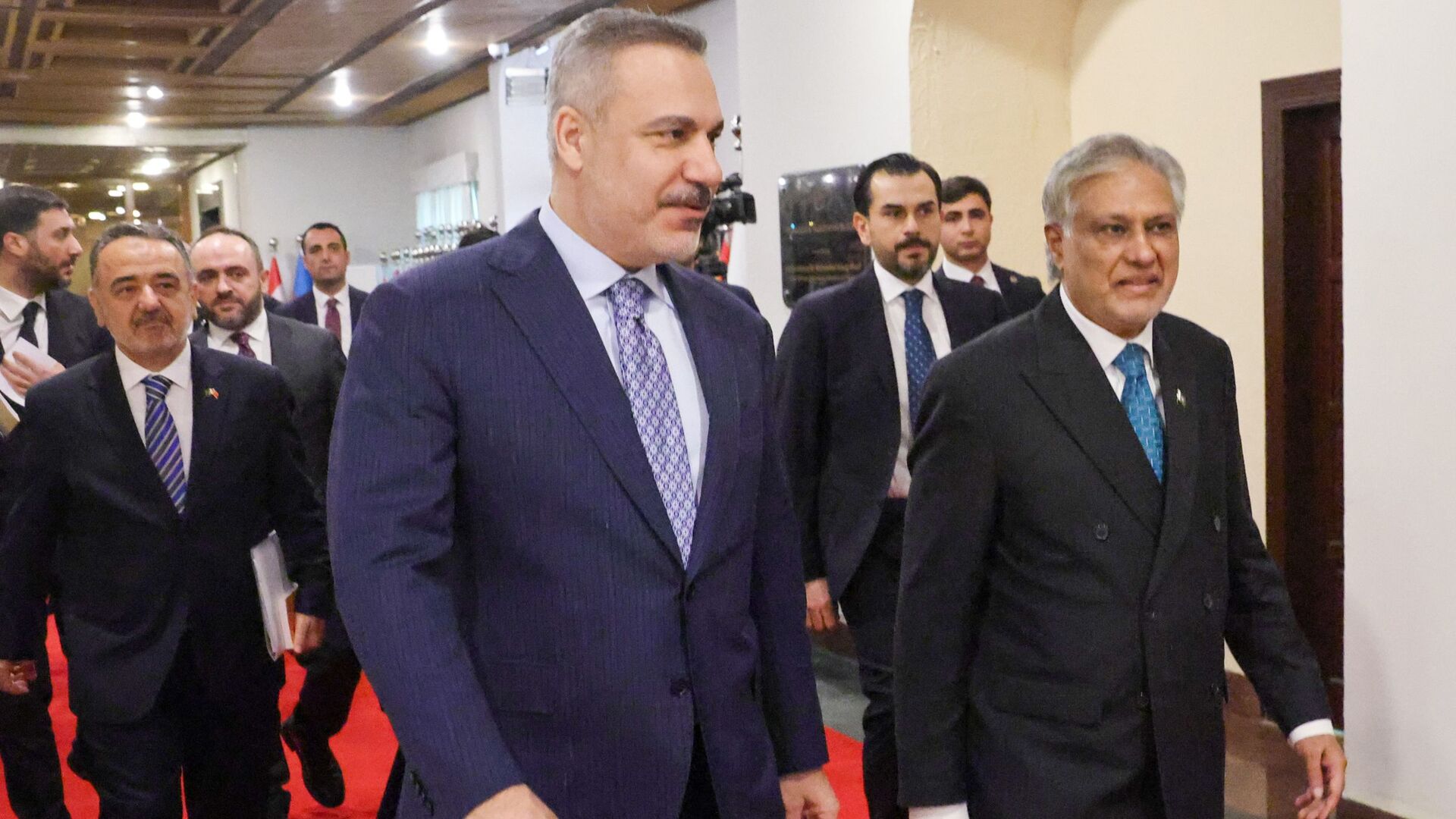 Video thumbnail for Pakistan, Turkiye, Egypt, Saudi Arabia seek to de-escalate US-Israel war on Iran