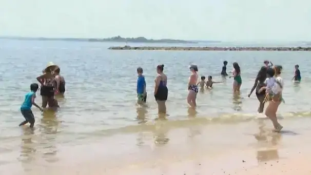 Video thumbnail for Westchester beaches reopen ahead of Labor Day after bacteria closure