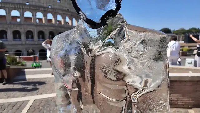 Video thumbnail for Italy: Greenpeace places ice sculptures outside Rome's Colosseum to highlight global warming.
