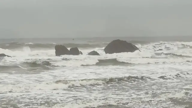 Video thumbnail for China: Typhoon Bavi 3.