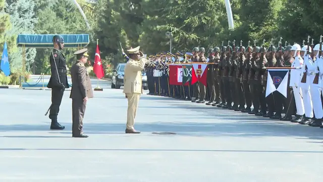 Video thumbnail for Türkiye: Turkish Chief of General Staff meets Somali army chief in Ankara.