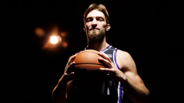 Video thumbnail for Hot Mic Incident at Sacramento Kings Media Day Sparks Debate