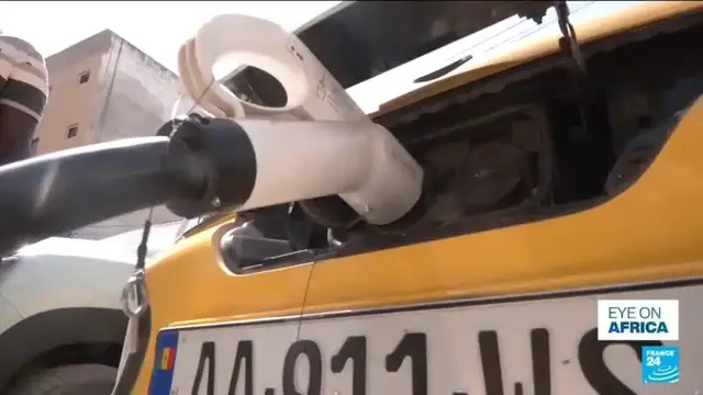 Video thumbnail for Senegal embraces electric cars to fight pollution in Dakar
