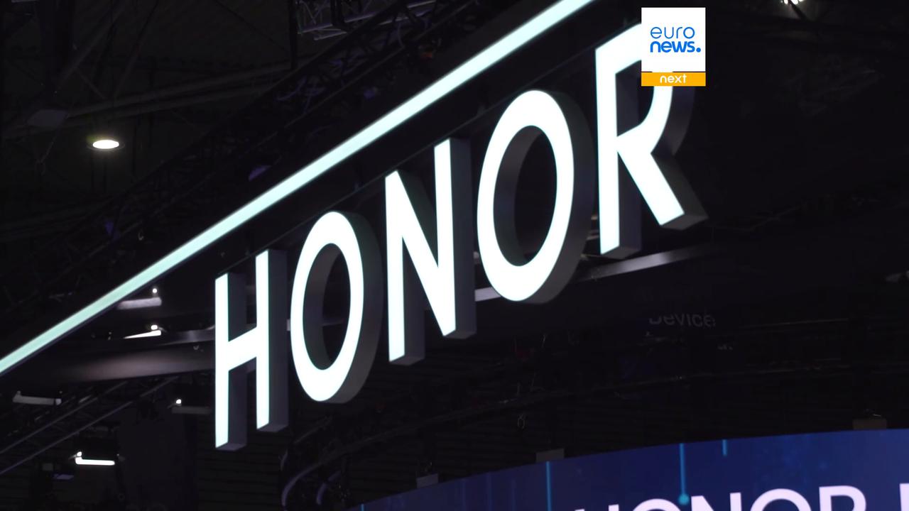 Video thumbnail for Honor’s new ‘robot phone’ wants to be your best AI friend and dance with you