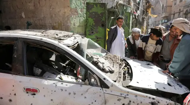 Video thumbnail for US air strikes on Yemen kill 12, Houthis say