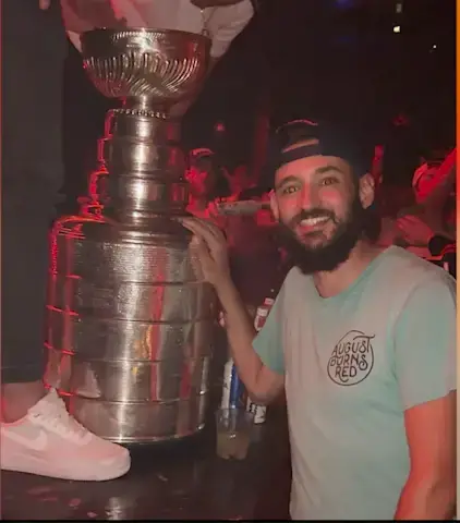 Video thumbnail for Islanders fans crash rivals' Stanley Cup celebration