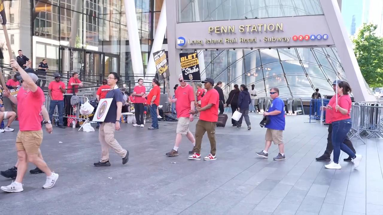 Video thumbnail for Members of five unions striking against MTA rally 4.