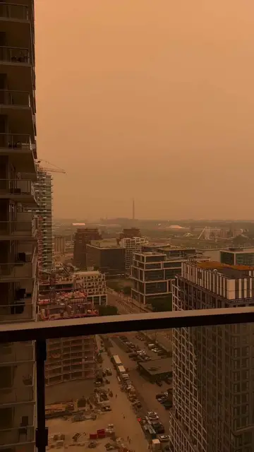 Video thumbnail for Wildfire Smoke Turning Toronto Skyline Orange Versus a Clear Day