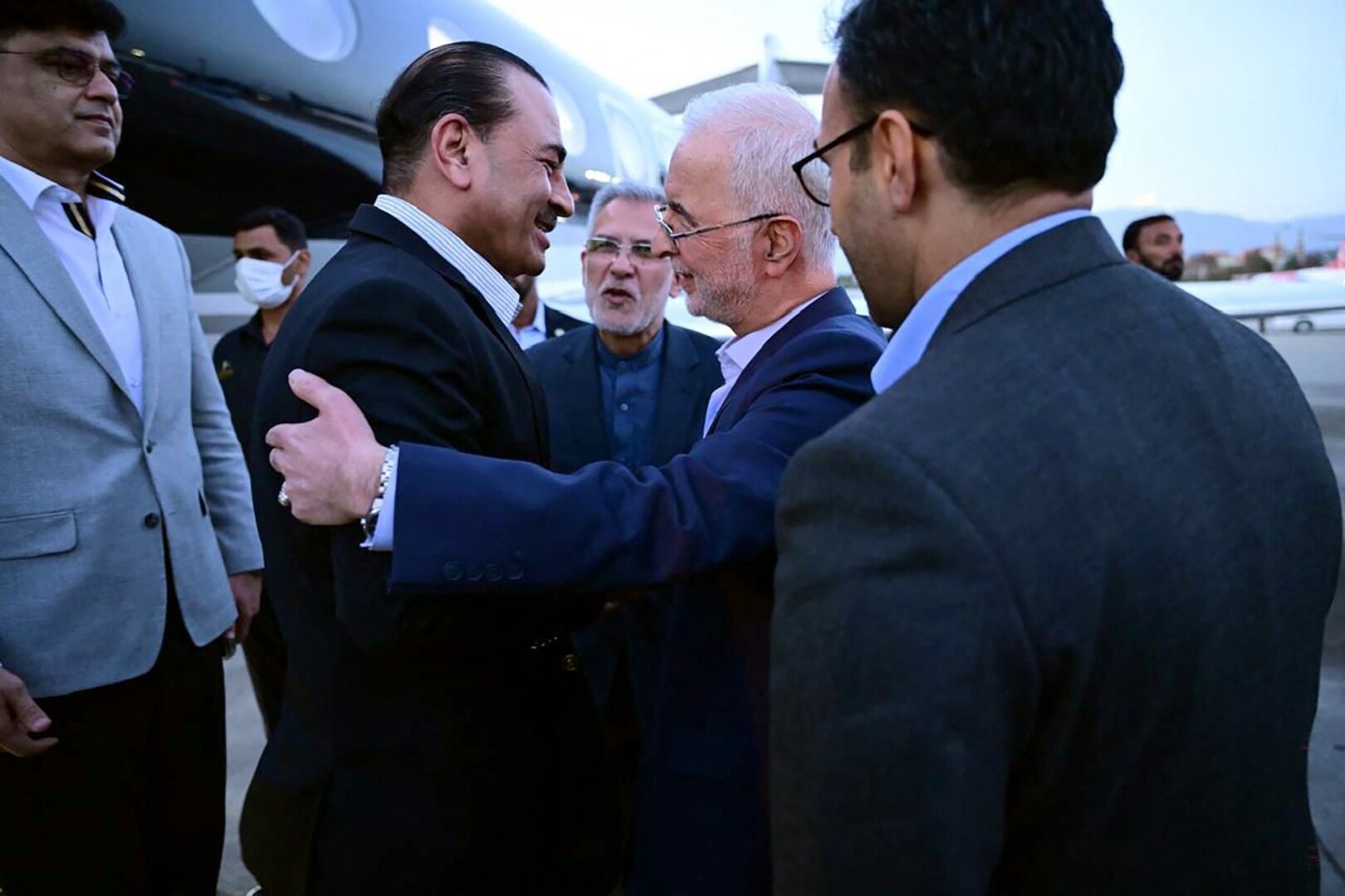 Video thumbnail for Iran war mediation efforts: Pakistan's top army chief meets Iranian FM in Tehran