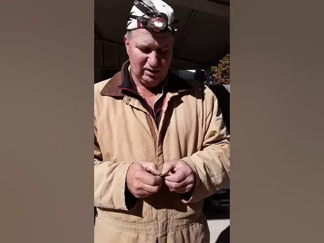 Video thumbnail for Folding Razor Knife Get Double Use of Blades #shorts