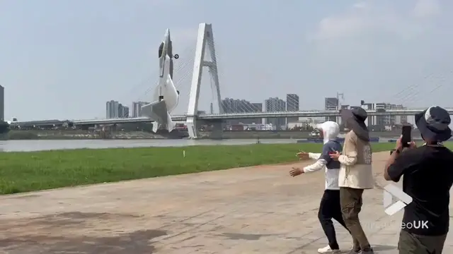 Video thumbnail for VV5045 Hobbyist hand-builds F22 jet model