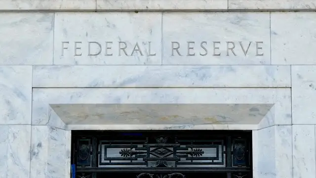Video thumbnail for US Federal Reserve holds interest rates: Fears inflation could push borrowing costs higher