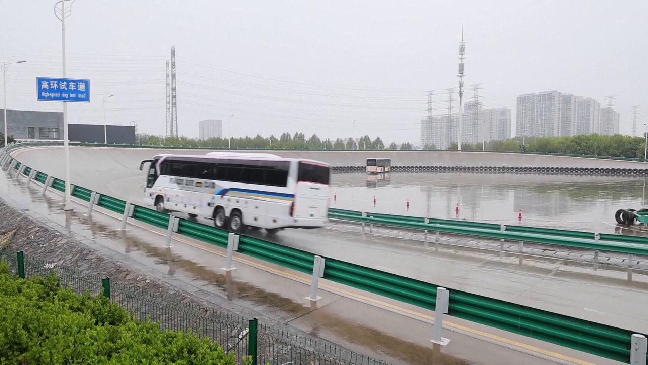 Video thumbnail for China: Chinese new energy buses steer into global market.