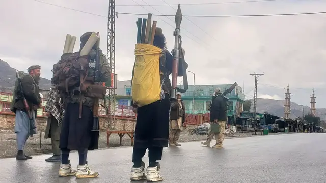 'Video thumbnail for Taliban, Pakistani forces trade fire across Afghan border as tensions rise between nations'