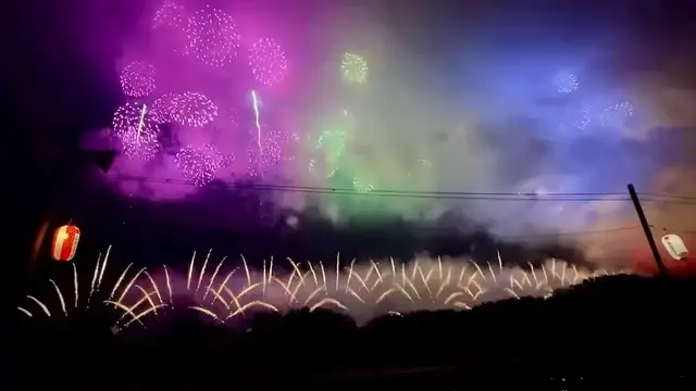Video thumbnail for Japan: Nagaoka Fireworks Festival Lights Up Sky With 20,000 Shells.
