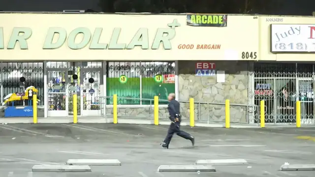 Video thumbnail for US, Los Angeles: Sun Valley Police Perimeter Set After Pawn Shop Break-In Attempt Part 2.