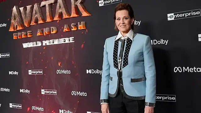 Video thumbnail for Avatar: Fire and Ash explores trust, loss, and family fracture, says Zoe Saldaña