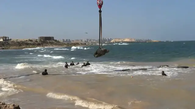 'Video thumbnail for Egypt reveals 2,000-year-old sunken artefacts'