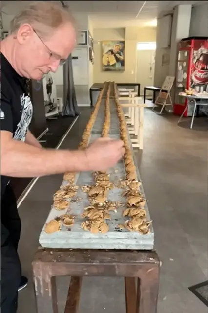 'Video thumbnail for Most walnuts crushed whilst holding an egg - 298 by Kahrimanovic Muhamed'