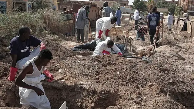 Video thumbnail for Residents in the Sudanese capital welcome the government's return to the city
