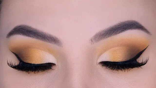 Video thumbnail for Fall Inspired Cut Crease Tutorial | Warm Brown Eye Look