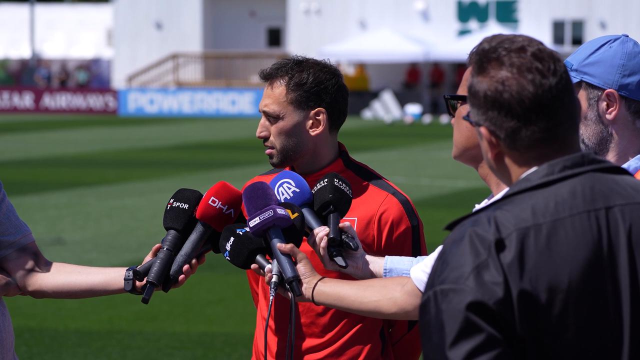 Video thumbnail for Canada: Türkiye players speak to media ahead of Australia match at World Cup.