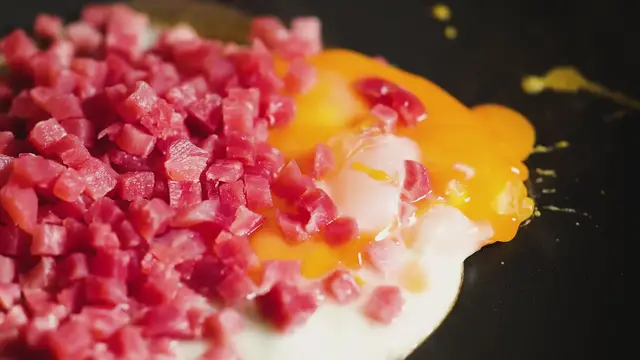 Video thumbnail for look at this eggs