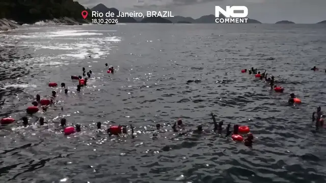 Video thumbnail for Lula supporters spell out his name in Rio waters before Brazil runoff