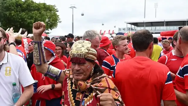 Video thumbnail for US: Norway fans show support in Miami ahead of England quarterfinal clash.