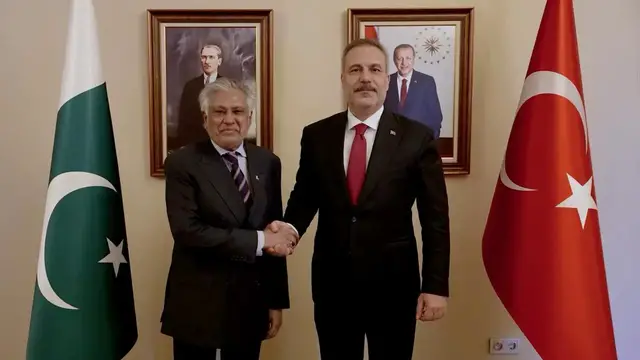 Video thumbnail for Türkiye: Turkish, Pakistani foreign ministers meet in Istanbul.