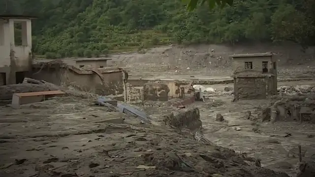 Video thumbnail for Nepal-China floods: Nearly 3,000 people missing as rescue efforts continue